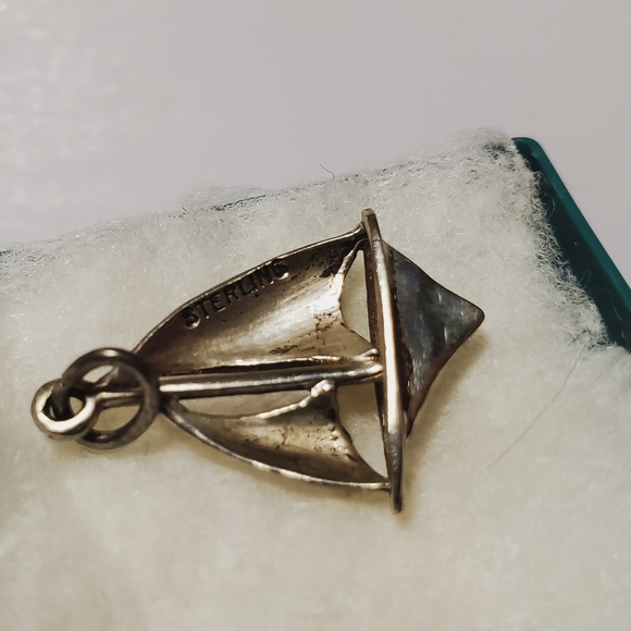 Small Vintage Sterling Silver Sailboat Pendant Charm - Picture 5 of 6